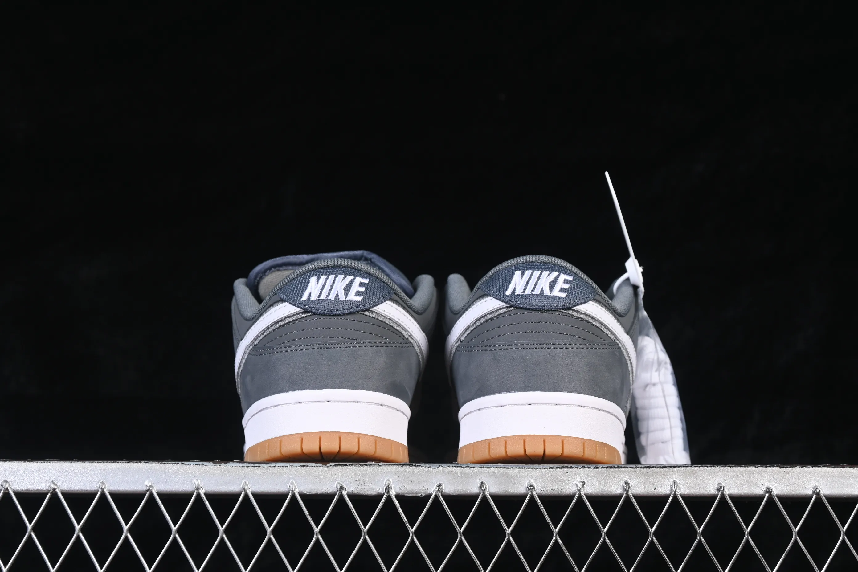 All categories Nk SB Dunk series Nk SB Dunk Low low-top sneakers Nike SB Dunk Low suede gray raw rubber SB low-top casual sneakers FZ1287-300